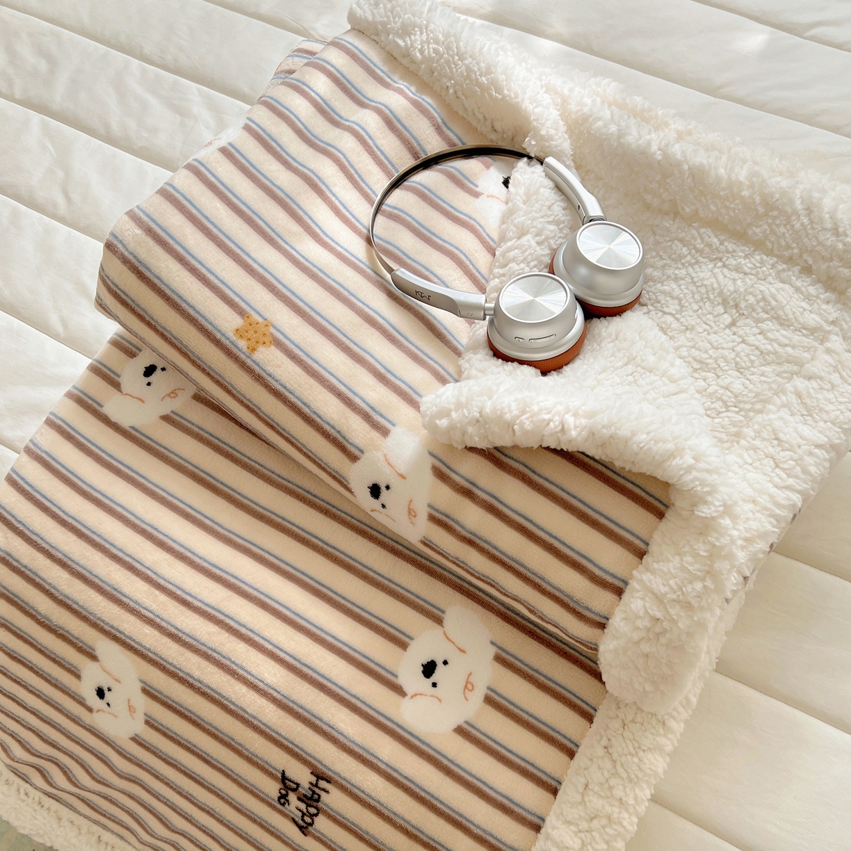 91家纺网 家纺一手货源 找家纺 桃子家居 2025新款A类ins小清新少女可爱奶油猫咪卡通加厚牛奶绒羊羔绒毛毯多功能毛毯 绒毛毯-MT蓝咖小狗