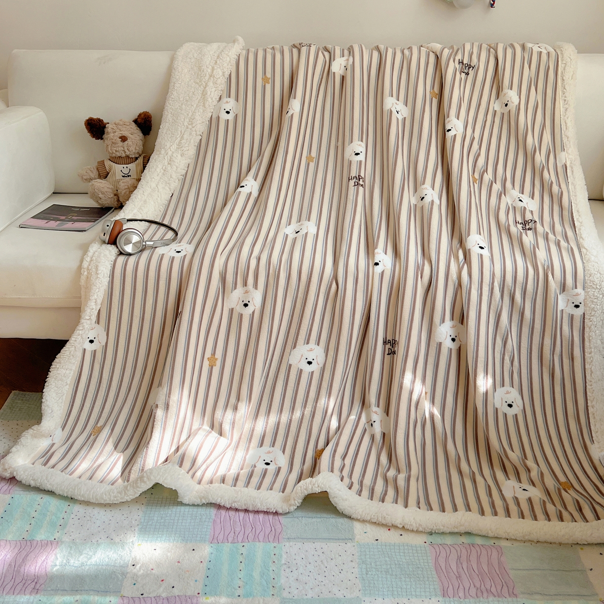 91家纺网 家纺一手货源 找家纺 桃子家居 2025新款A类ins小清新少女可爱奶油猫咪卡通加厚牛奶绒羊羔绒毛毯多功能毛毯 绒毛毯-MT蓝咖小狗