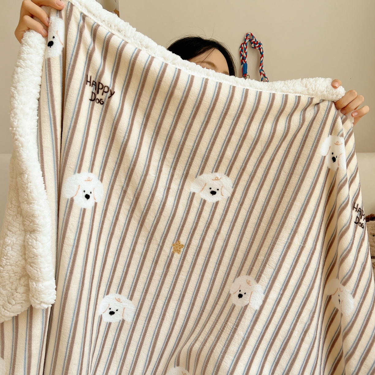 91家纺网 家纺一手货源 找家纺 桃子家居 2025新款A类ins小清新少女可爱奶油猫咪卡通加厚牛奶绒羊羔绒毛毯多功能毛毯 绒毛毯-MT蓝咖小狗