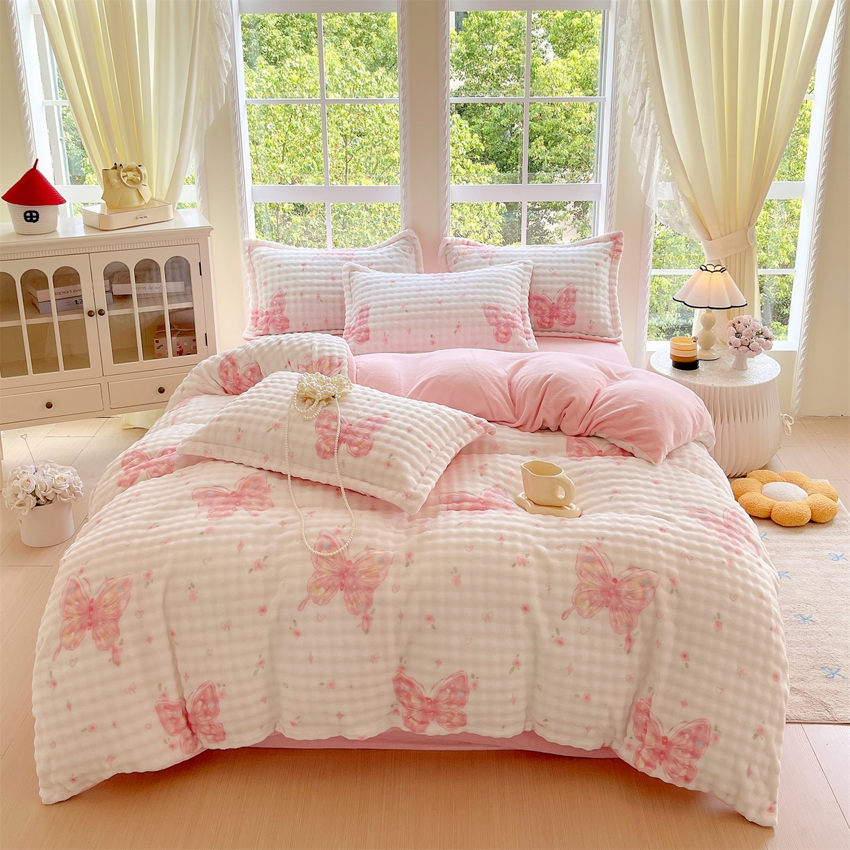 91家纺网 家纺一手货源 找家纺 凯儿家纺 2025新款兔毛牛奶泡泡绒四件套 彩蝶飞舞