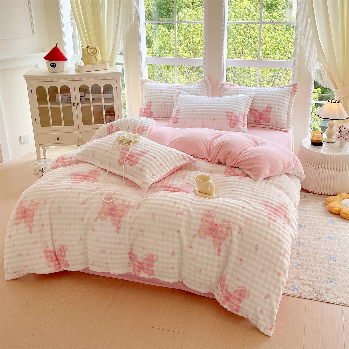 91家纺网 家纺一手货源 找家纺 凯儿家纺 2025新款兔毛牛奶泡泡绒四件套 彩蝶飞舞