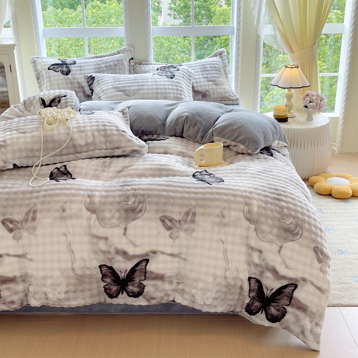 91家纺网 家纺一手货源 找家纺 凯儿家纺 2025新款兔毛牛奶泡泡绒四件套 蝶儿飞飞