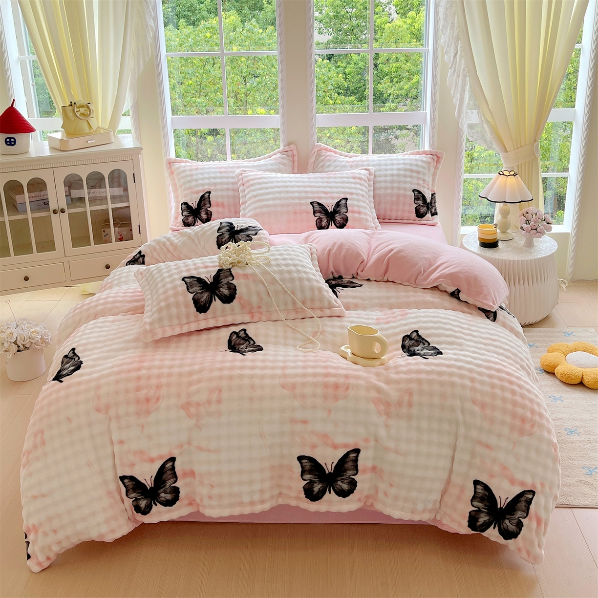 91家纺网 家纺一手货源 找家纺 凯儿家纺 2025新款兔毛牛奶泡泡绒四件套 粉玉蝴蝶