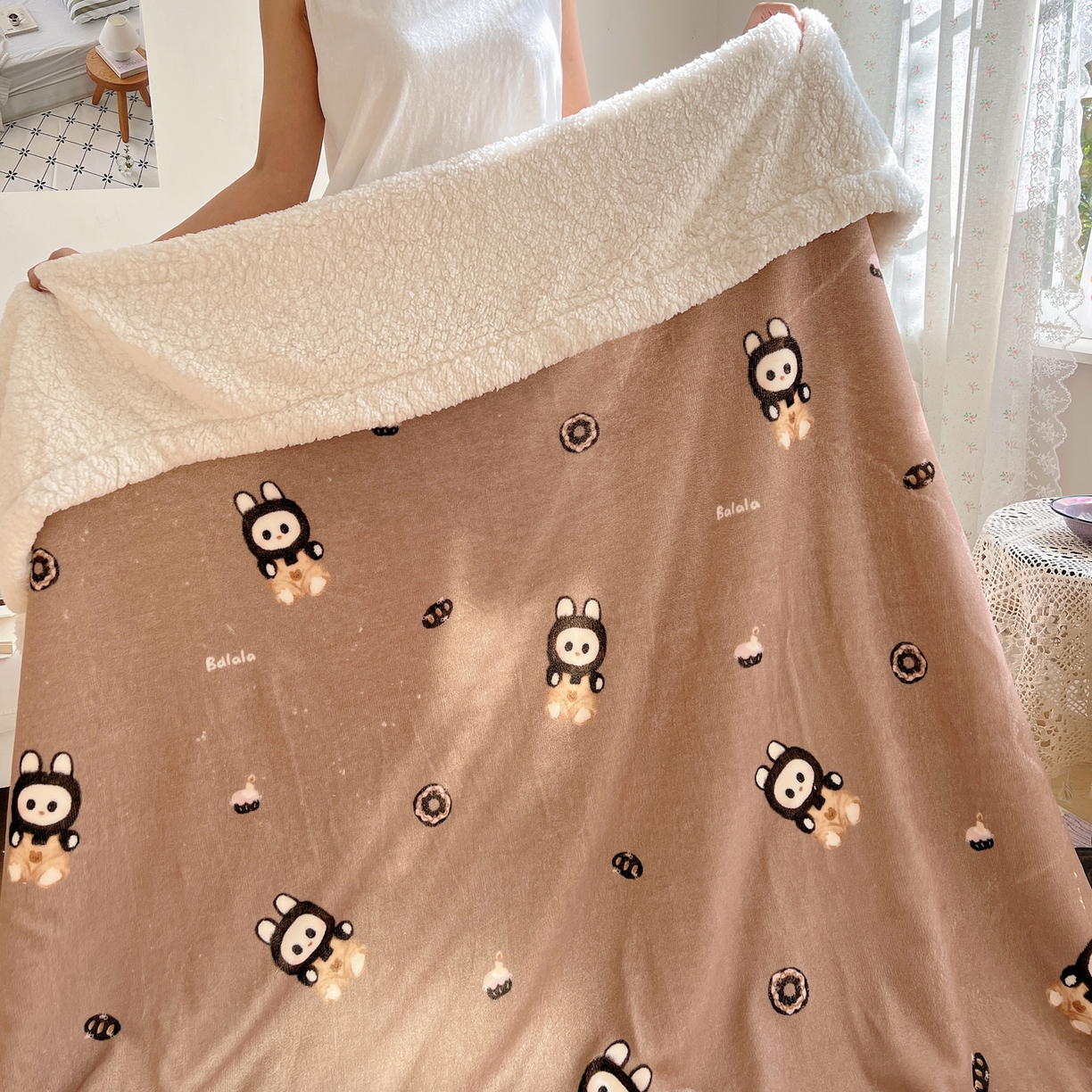 91家纺网 家纺一手货源 找家纺 桃子家居 2025新款A类ins小清新少女可爱奶油猫咪卡通加厚牛奶绒羊羔绒毛毯多功能毛毯 绒毛毯-MT奶咖布布