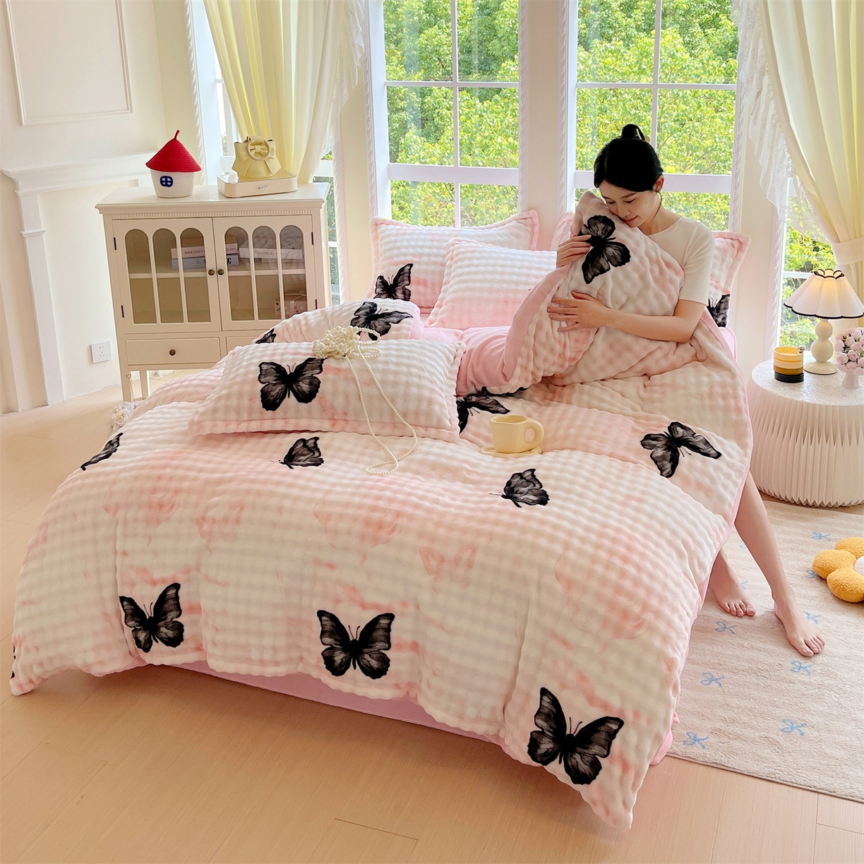 91家纺网 家纺一手货源 找家纺 凯儿家纺 2025新款兔毛牛奶泡泡绒四件套 粉玉蝴蝶