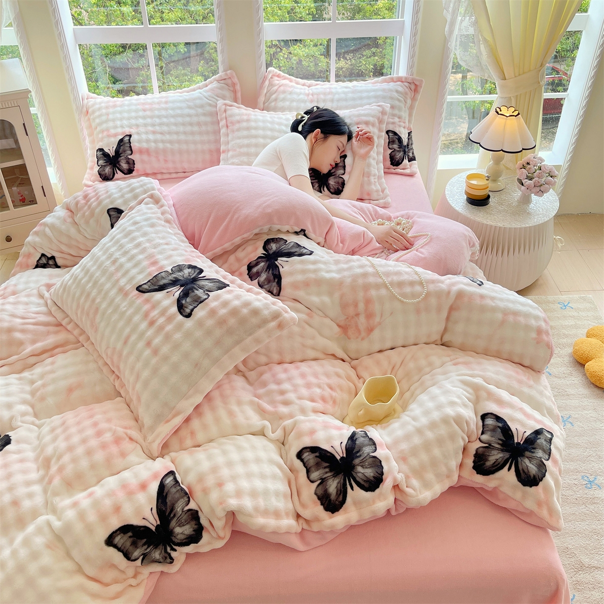 91家纺网 家纺一手货源 找家纺 凯儿家纺 2025新款兔毛牛奶泡泡绒四件套 粉玉蝴蝶