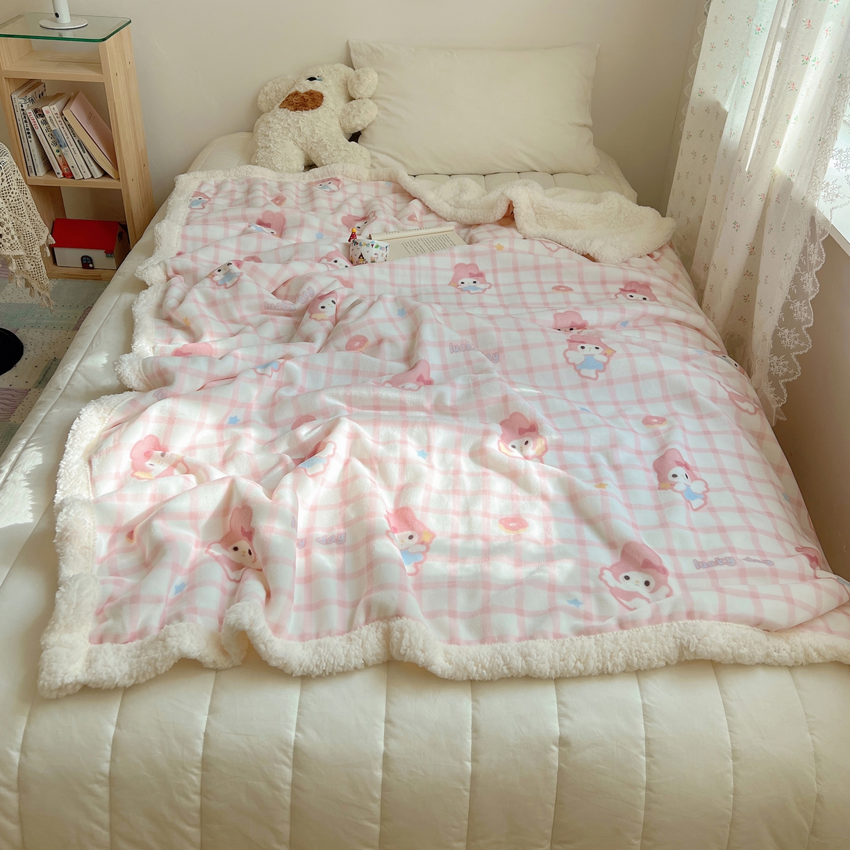 91家纺网 家纺一手货源 找家纺 桃子家居 2025新款A类ins小清新少女可爱奶油猫咪卡通加厚牛奶绒羊羔绒毛毯多功能毛毯 绒毛毯-MT天使兔