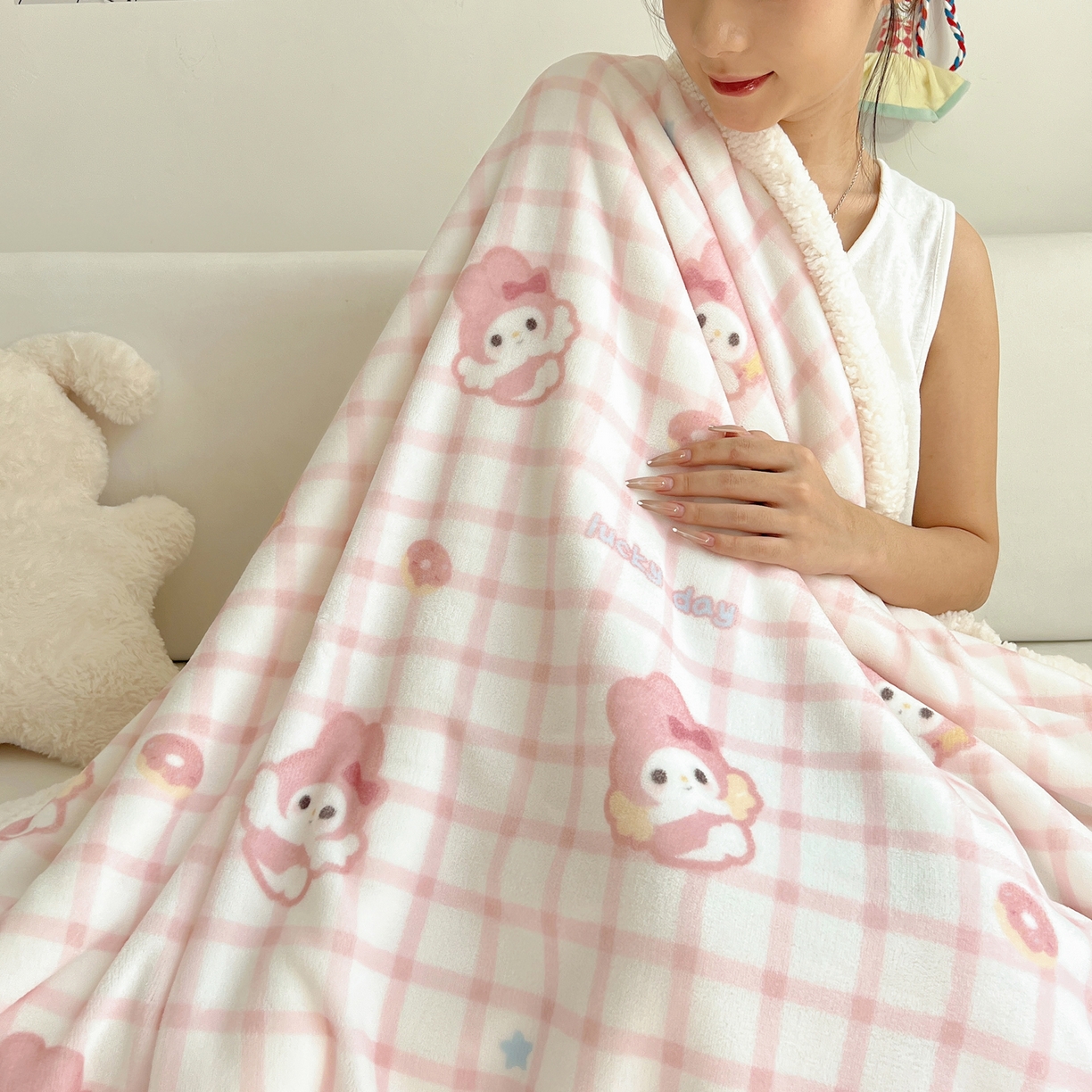 91家纺网 家纺一手货源 找家纺 桃子家居 2025新款A类ins小清新少女可爱奶油猫咪卡通加厚牛奶绒羊羔绒毛毯多功能毛毯 绒毛毯-MT天使兔