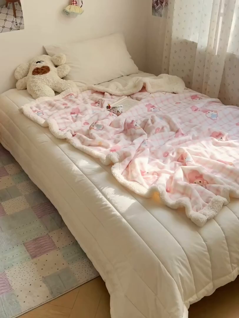 91家纺网 家纺一手货源 找家纺 桃子家居 2025新款A类ins小清新少女可爱奶油猫咪卡通加厚牛奶绒羊羔绒毛毯多功能毛毯 绒毛毯-MT天使兔