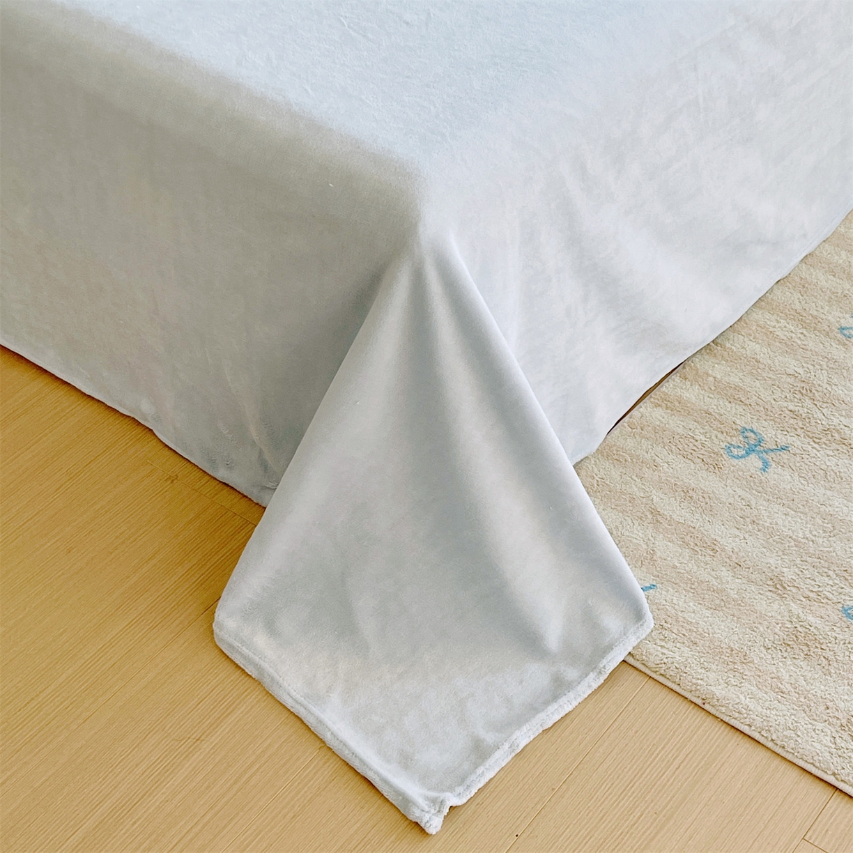 91家纺网 家纺一手货源 找家纺 凯儿家纺 2025新款兔毛牛奶泡泡绒四件套 蓝色旋律