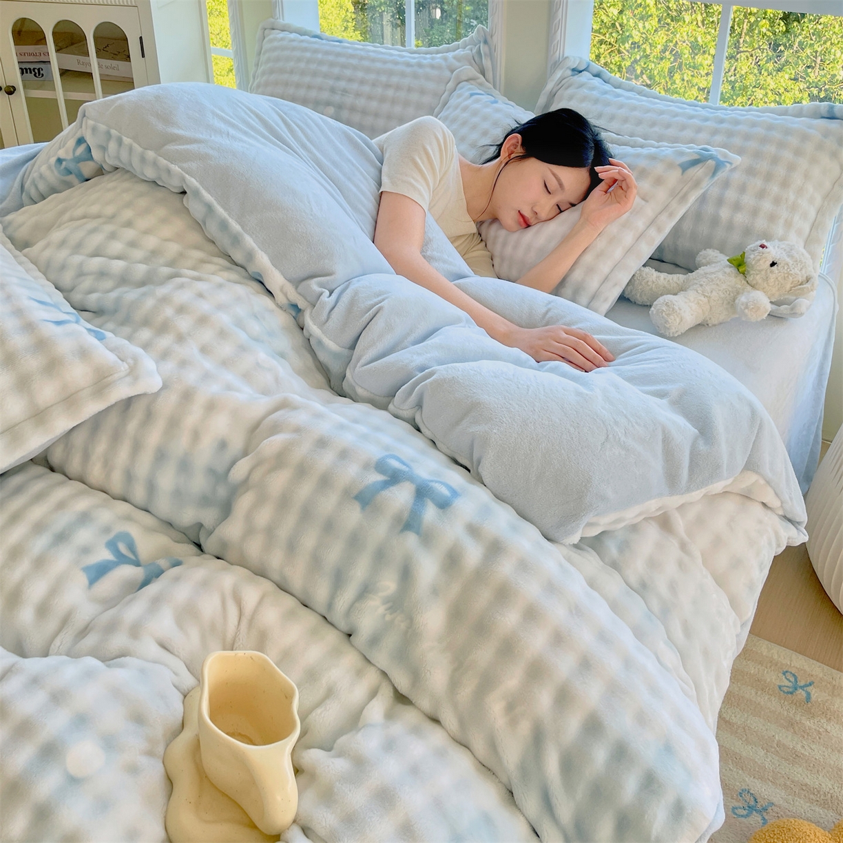 91家纺网 家纺一手货源 找家纺 凯儿家纺 2025新款兔毛牛奶泡泡绒四件套 蓝色旋律