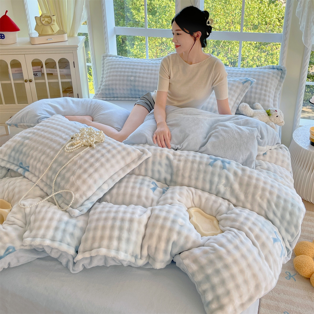 91家纺网 家纺一手货源 找家纺 凯儿家纺 2025新款兔毛牛奶泡泡绒四件套 蓝色旋律