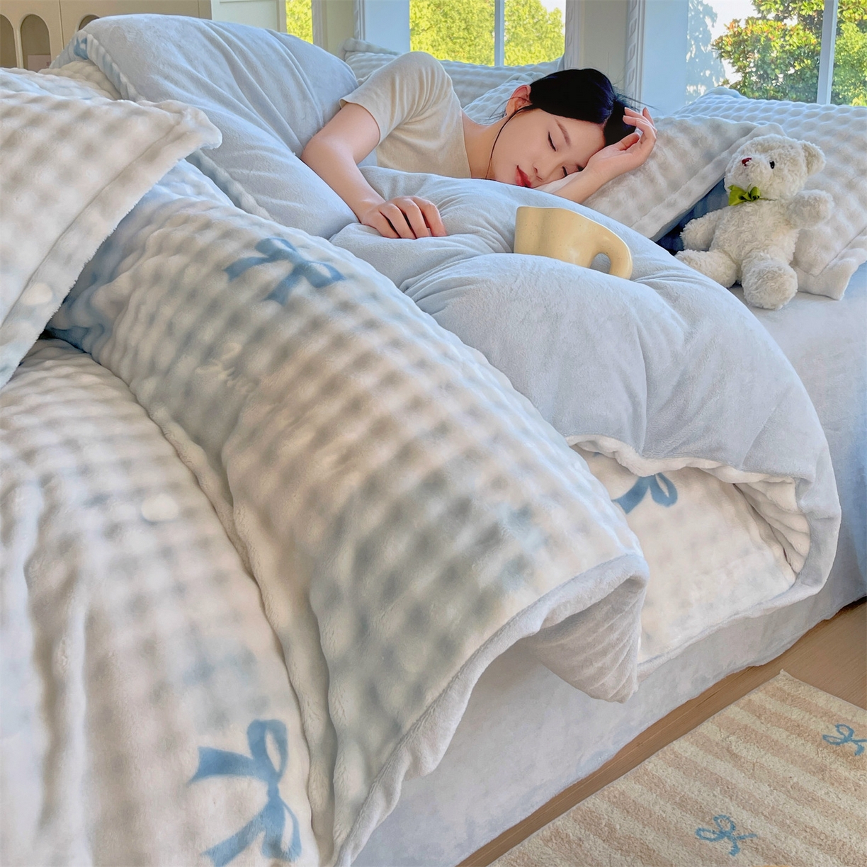 91家纺网 家纺一手货源 找家纺 凯儿家纺 2025新款兔毛牛奶泡泡绒四件套 蓝色旋律