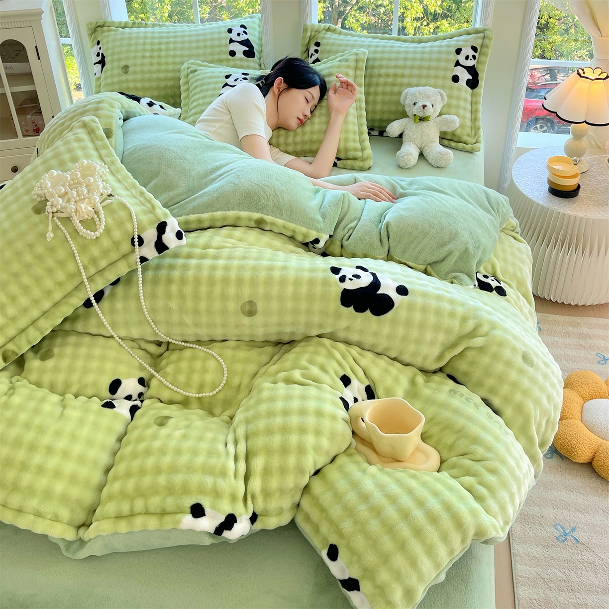 91家纺网 家纺一手货源 找家纺 凯儿家纺 2025新款兔毛牛奶泡泡绒四件套 小熊猫绿