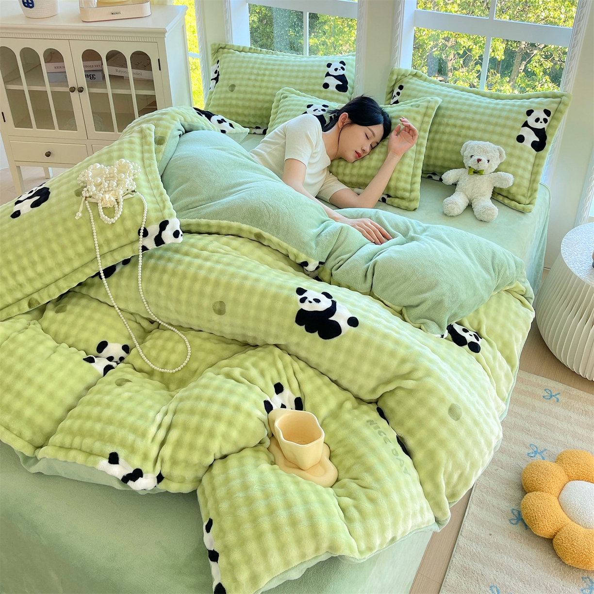 91家纺网 家纺一手货源 找家纺 凯儿家纺 2025新款兔毛牛奶泡泡绒四件套 小熊猫绿