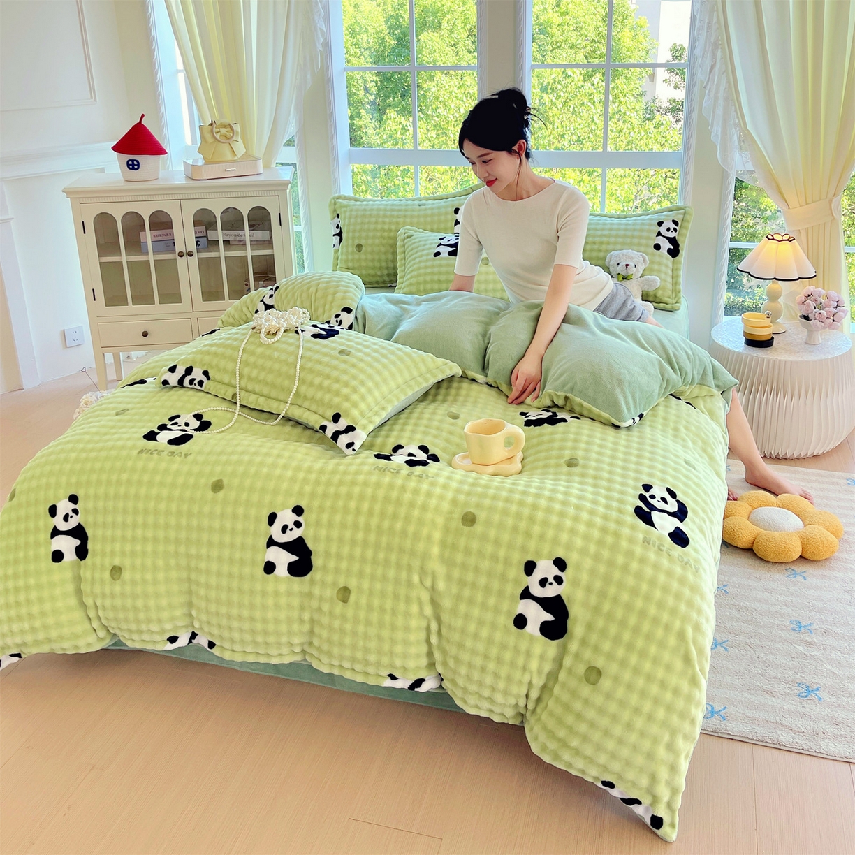 91家纺网 家纺一手货源 找家纺 凯儿家纺 2025新款兔毛牛奶泡泡绒四件套 小熊猫绿