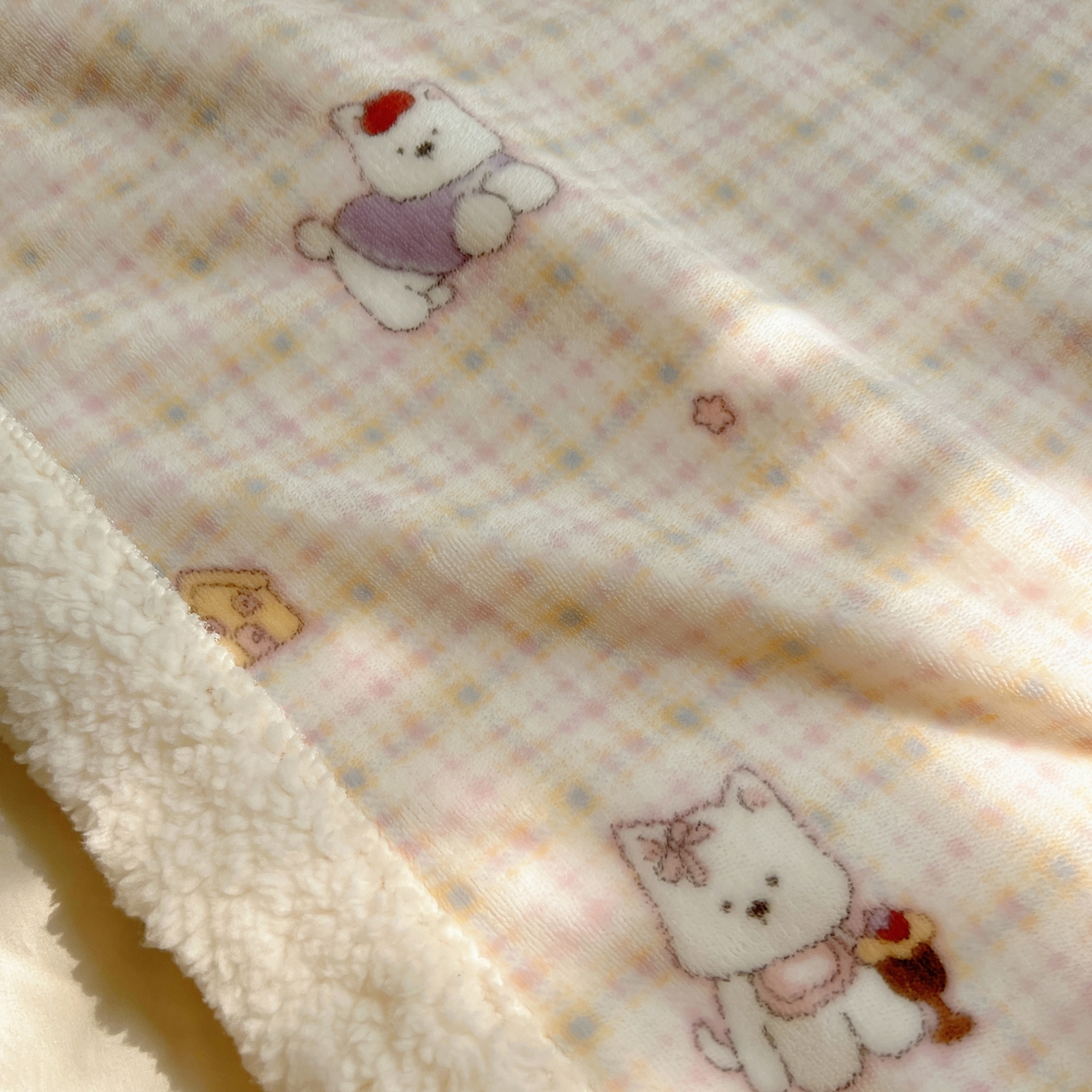 91家纺网 家纺一手货源 找家纺 桃子家居 2025新款A类ins小清新少女可爱奶油猫咪卡通加厚牛奶绒羊羔绒毛毯多功能毛毯 绒毛毯-MT甜心西高地