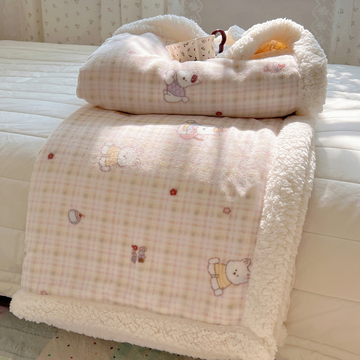 91家纺网 家纺一手货源 找家纺 桃子家居 2025新款A类ins小清新少女可爱奶油猫咪卡通加厚牛奶绒羊羔绒毛毯多功能毛毯 绒毛毯-MT甜心西高地