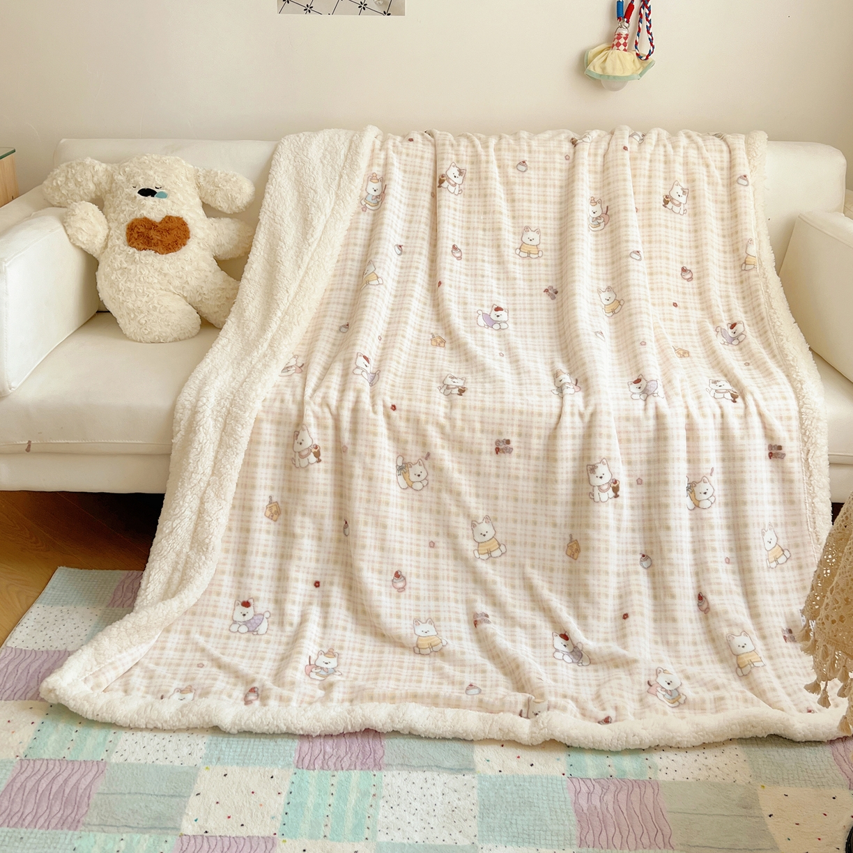91家纺网 家纺一手货源 找家纺 桃子家居 2025新款A类ins小清新少女可爱奶油猫咪卡通加厚牛奶绒羊羔绒毛毯多功能毛毯 绒毛毯-MT甜心西高地