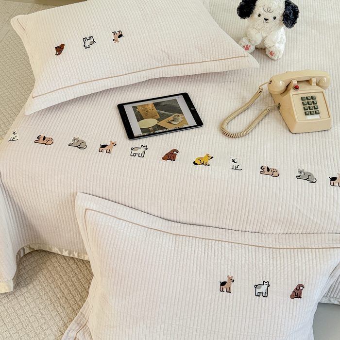 91家纺网 家纺一手货源 找家纺 法芙娜家纺 2025新款可爱刺绣宝宝绒床盖三件套 米白