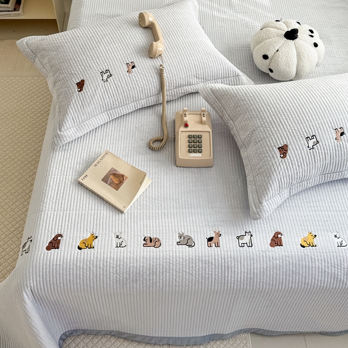 91家纺网 家纺一手货源 找家纺 法芙娜家纺 2025新款可爱刺绣宝宝绒床盖三件套 浅灰