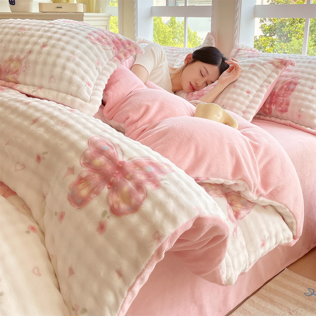 91家纺网 家纺一手货源 找家纺 凯儿家纺 2025新款兔毛牛奶泡泡绒单被套单品被套被套单件 彩蝶飞舞
