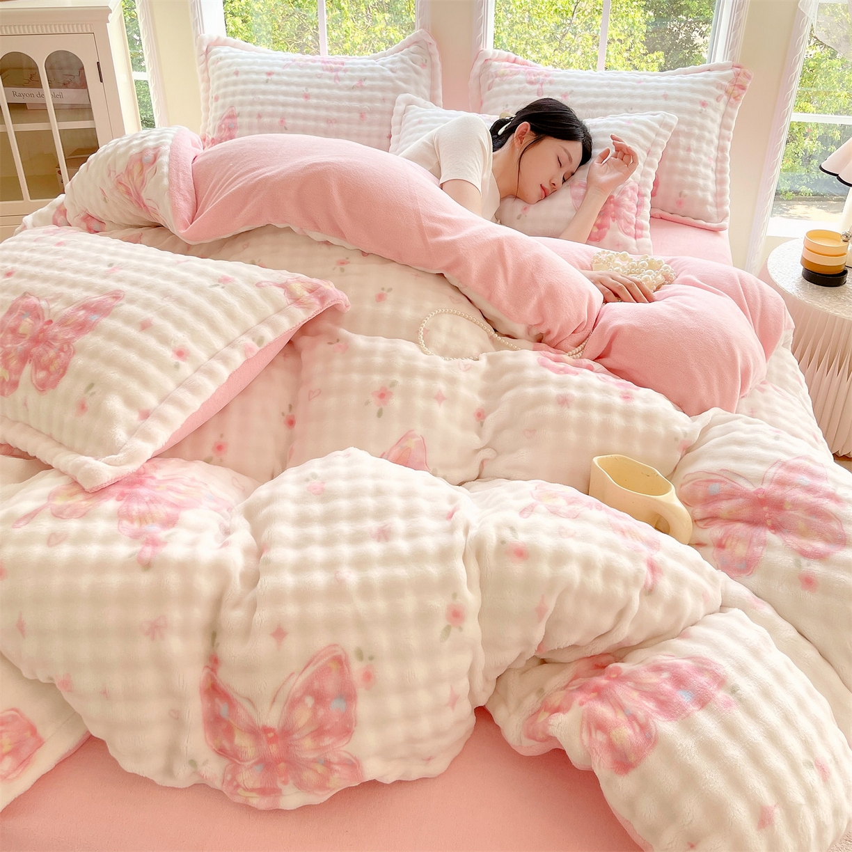 91家纺网 家纺一手货源 找家纺 凯儿家纺 2025新款兔毛牛奶泡泡绒单被套单品被套被套单件 彩蝶飞舞