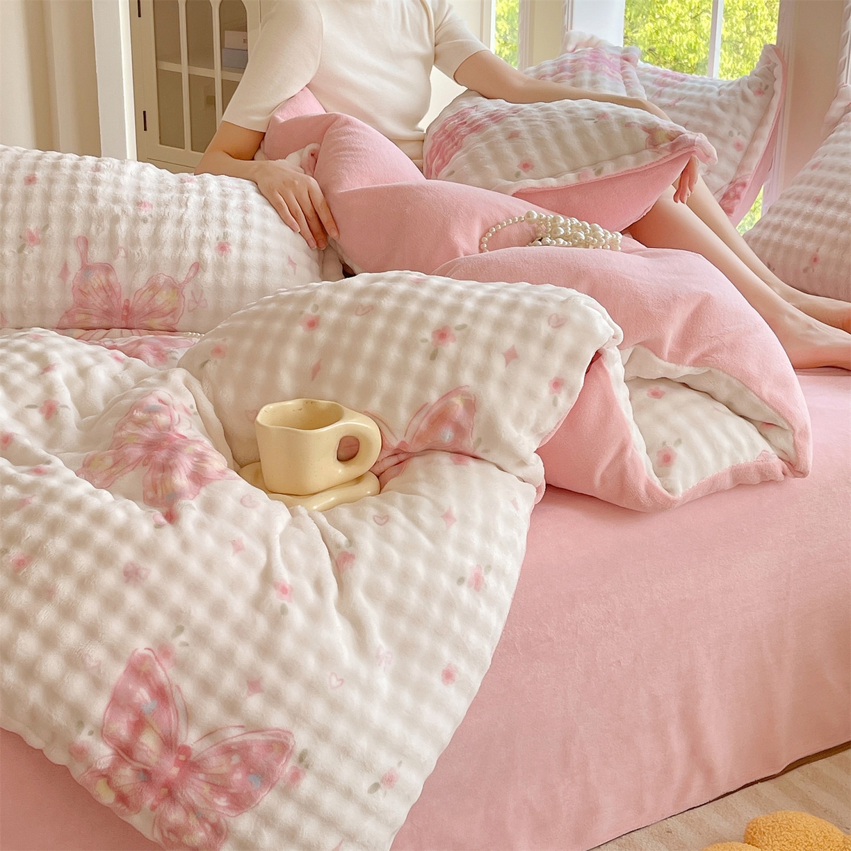 91家纺网 家纺一手货源 找家纺 凯儿家纺 2025新款兔毛牛奶泡泡绒单被套单品被套被套单件 彩蝶飞舞