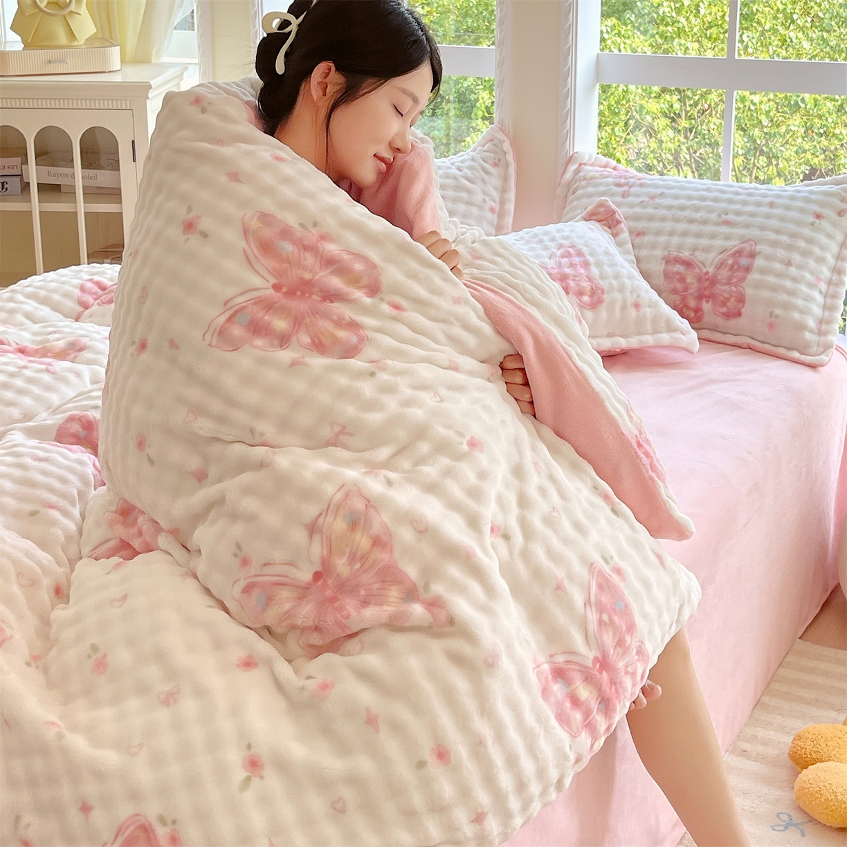 91家纺网 家纺一手货源 找家纺 凯儿家纺 2025新款兔毛牛奶泡泡绒单被套单品被套被套单件 彩蝶飞舞