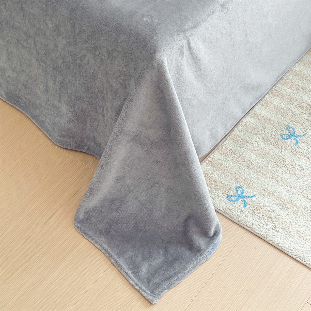 91家纺网 家纺一手货源 找家纺 凯儿家纺 2025新款兔毛牛奶泡泡绒单被套单品被套被套单件 蝶儿飞飞