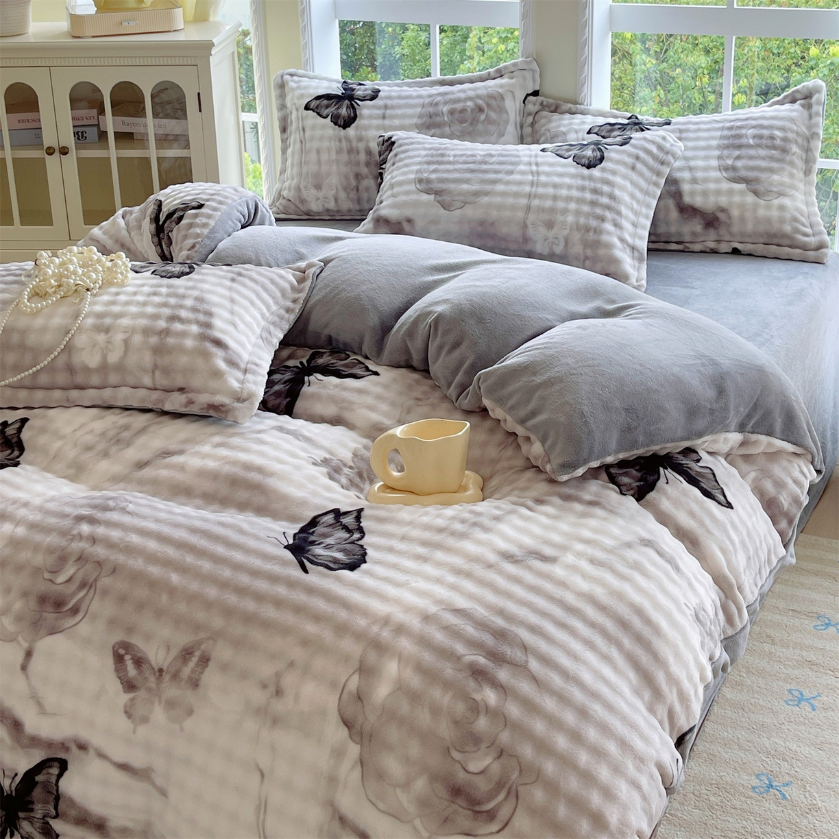 91家纺网 家纺一手货源 找家纺 凯儿家纺 2025新款兔毛牛奶泡泡绒单被套单品被套被套单件 蝶儿飞飞