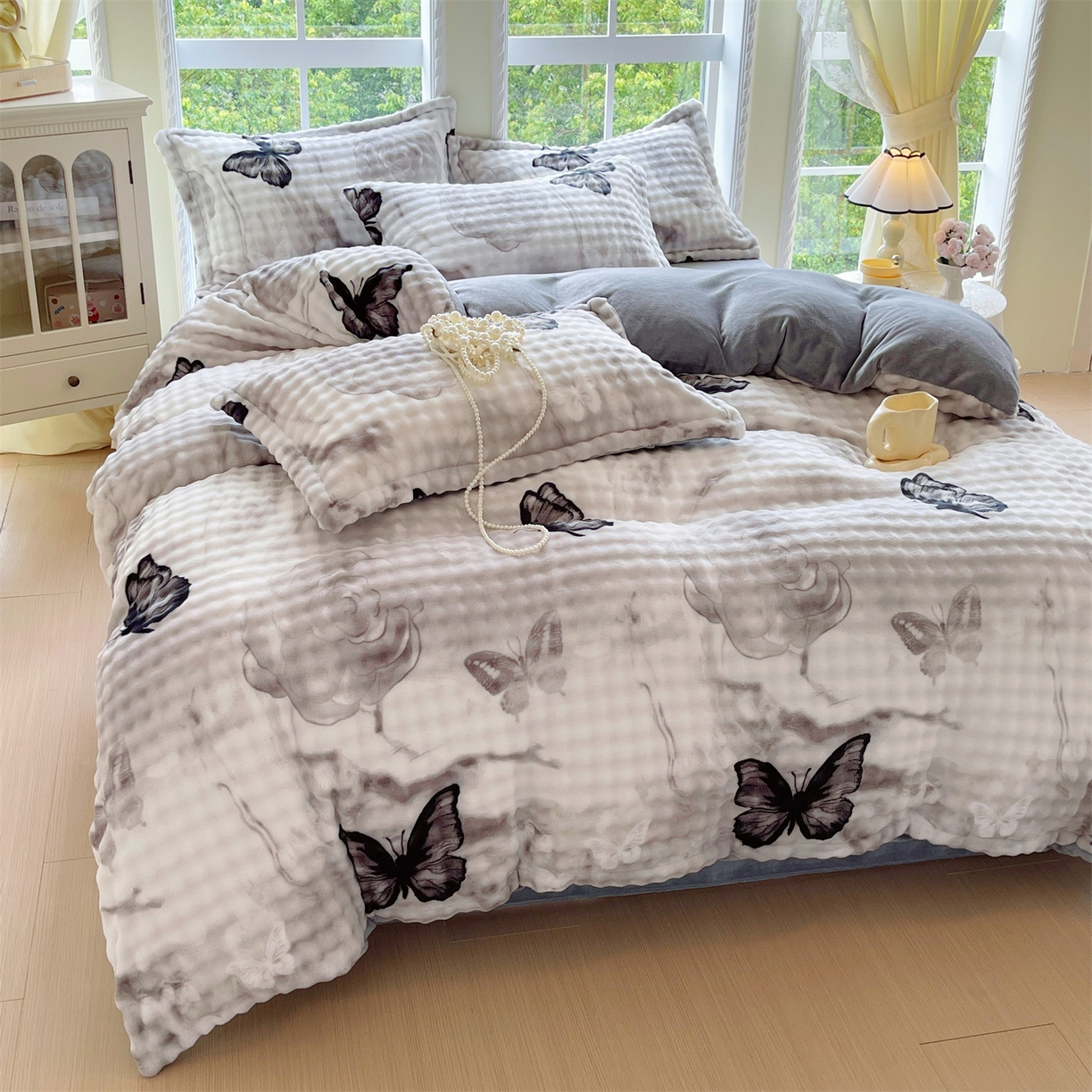 91家纺网 家纺一手货源 找家纺 凯儿家纺 2025新款兔毛牛奶泡泡绒单被套单品被套被套单件 蝶儿飞飞