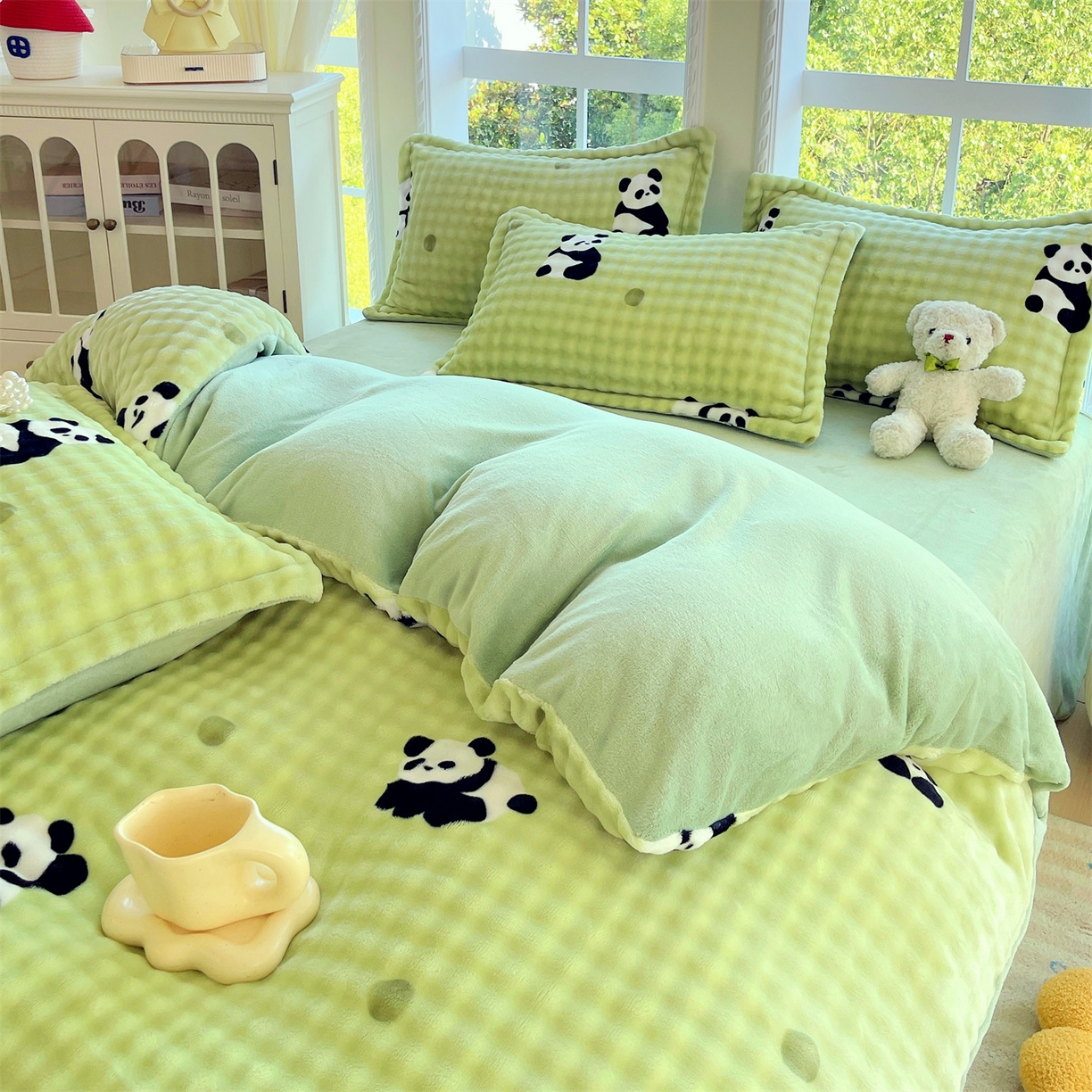 91家纺网 家纺一手货源 找家纺 凯儿家纺 2025新款兔毛牛奶泡泡绒单被套单品被套被套单件 小熊猫绿