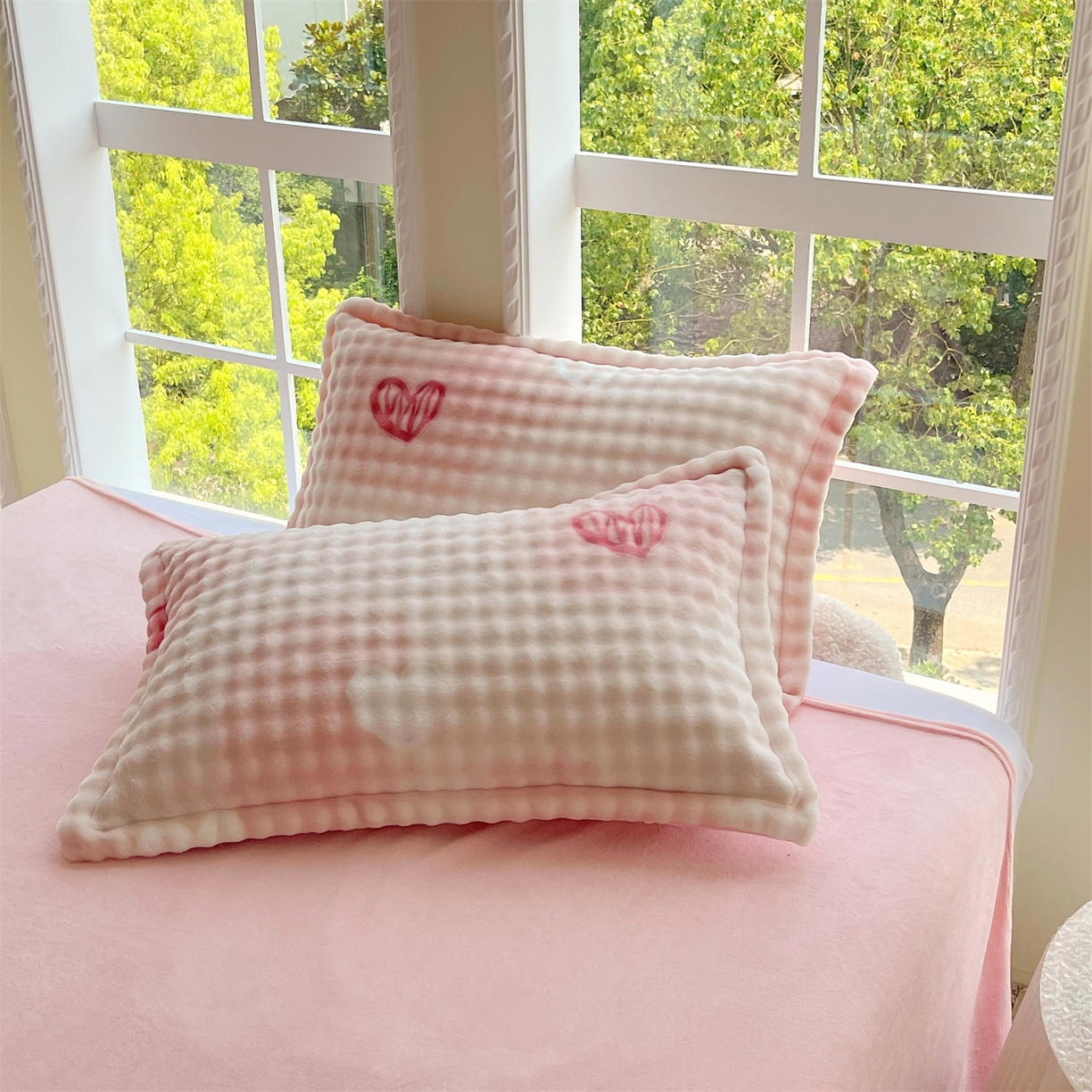 91家纺网 家纺一手货源 找家纺 凯儿家纺 2025新款兔毛牛奶泡泡绒单枕套单品枕套枕套单件 爱心朵朵