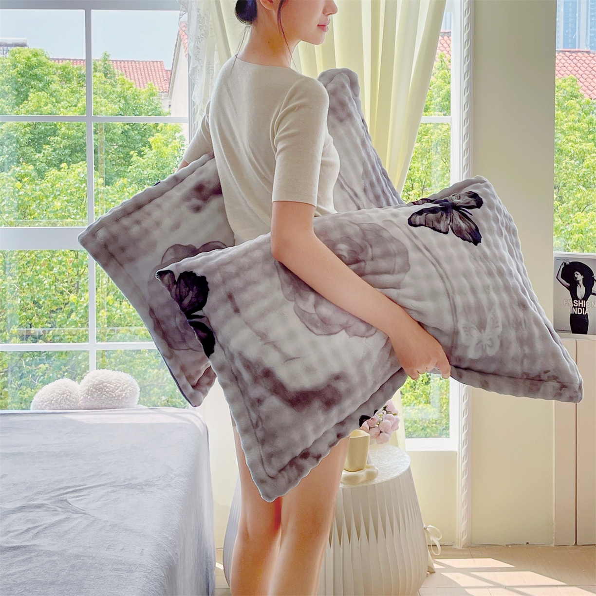 91家纺网 家纺一手货源 找家纺 凯儿家纺 2025新款兔毛牛奶泡泡绒单枕套单品枕套枕套单件 蝶儿飞飞