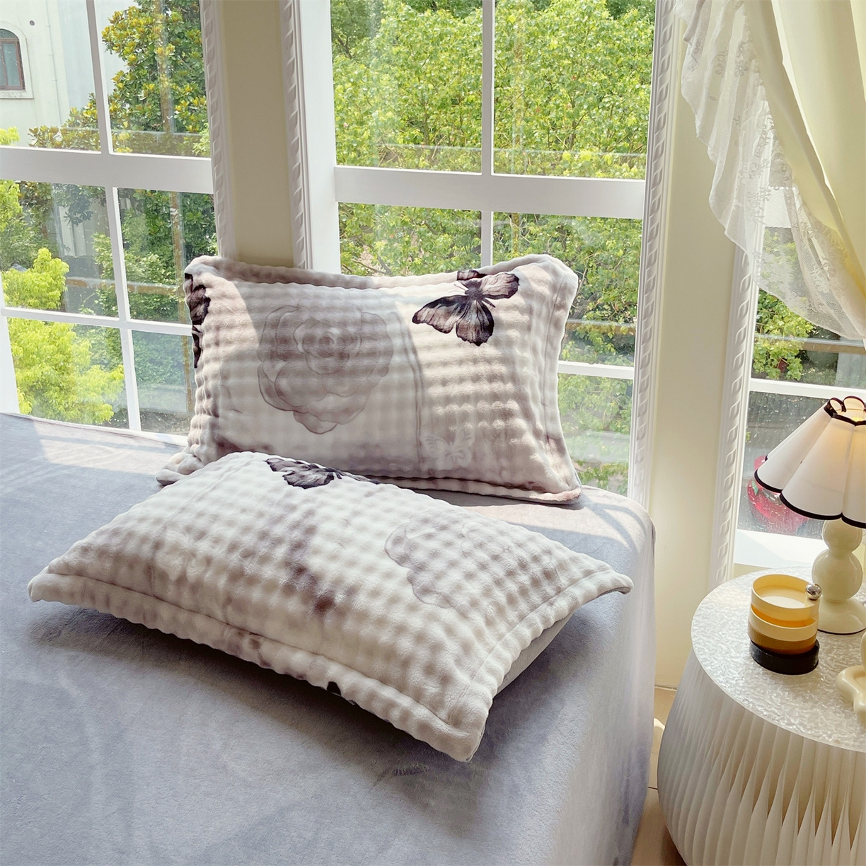 91家纺网 家纺一手货源 找家纺 凯儿家纺 2025新款兔毛牛奶泡泡绒单枕套单品枕套枕套单件 蝶儿飞飞