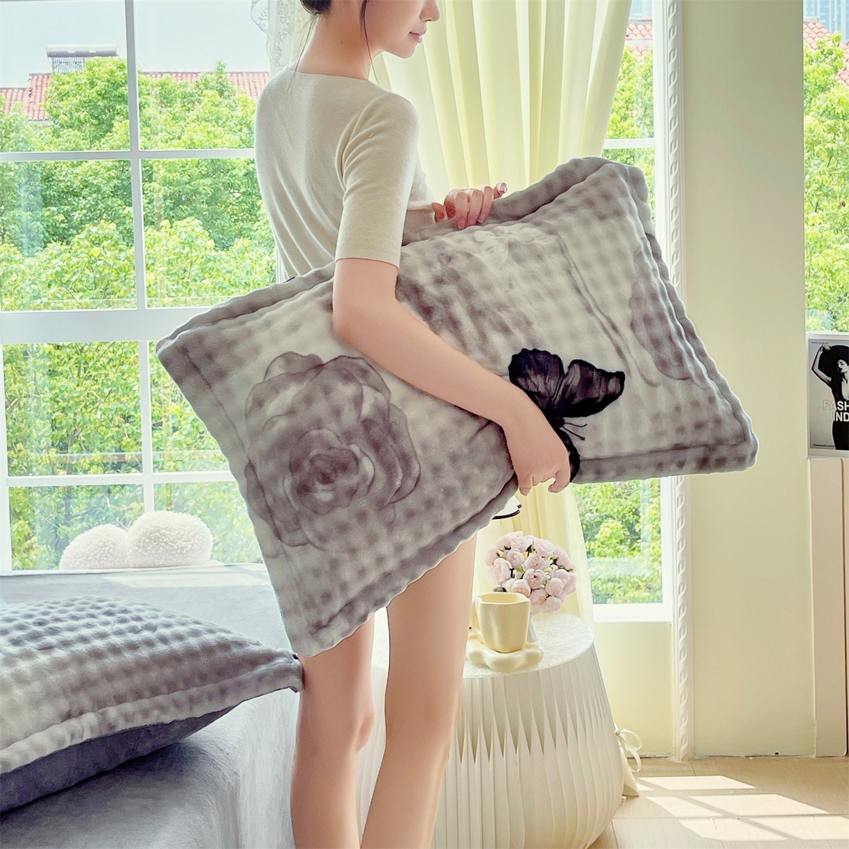 91家纺网 家纺一手货源 找家纺 凯儿家纺 2025新款兔毛牛奶泡泡绒单枕套单品枕套枕套单件 蝶儿飞飞