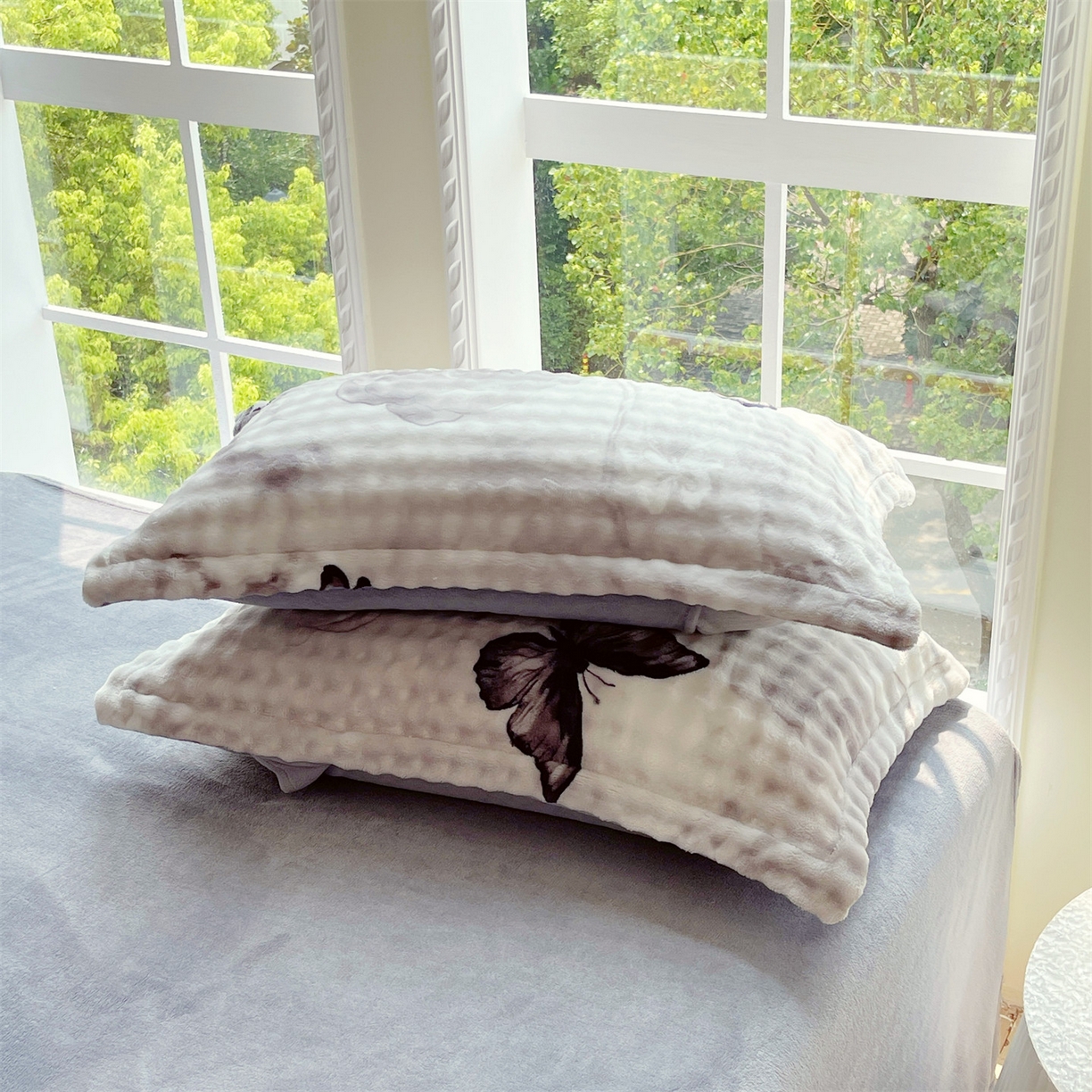 91家纺网 家纺一手货源 找家纺 凯儿家纺 2025新款兔毛牛奶泡泡绒单枕套单品枕套枕套单件 蝶儿飞飞