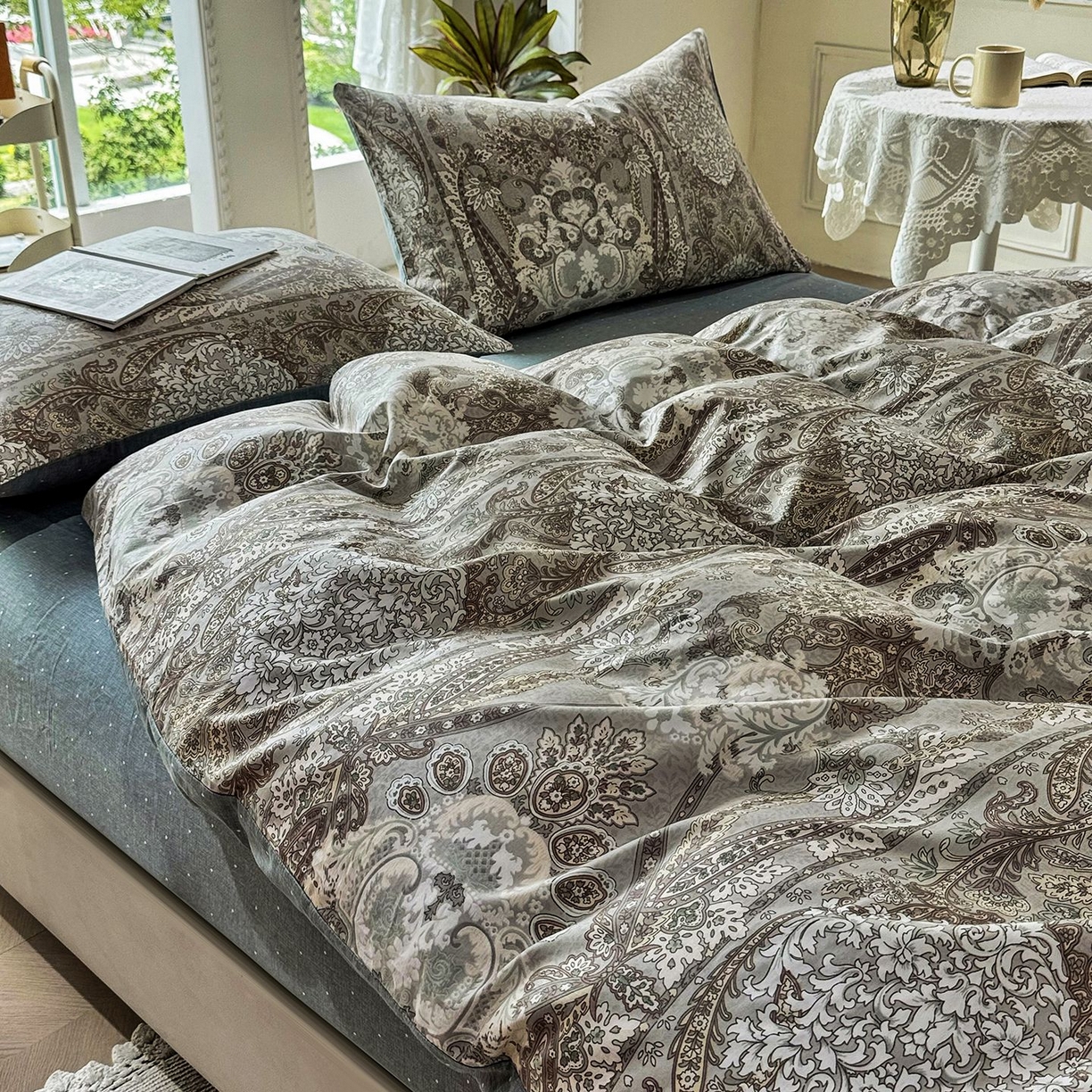 91家纺网 家纺一手货源 找家纺 缦纱 2025新款全棉纯棉小清新喷气13372印花40支纯棉四件套 葛锦-咖