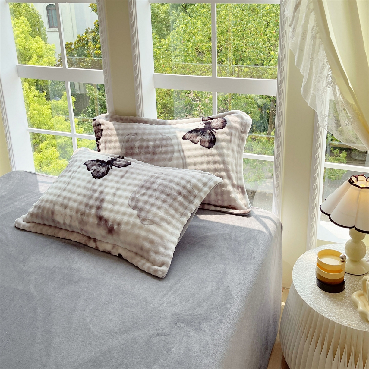 91家纺网 家纺一手货源 找家纺 凯儿家纺 2025新款兔毛牛奶泡泡绒单枕套单品枕套枕套单件 蝶儿飞飞