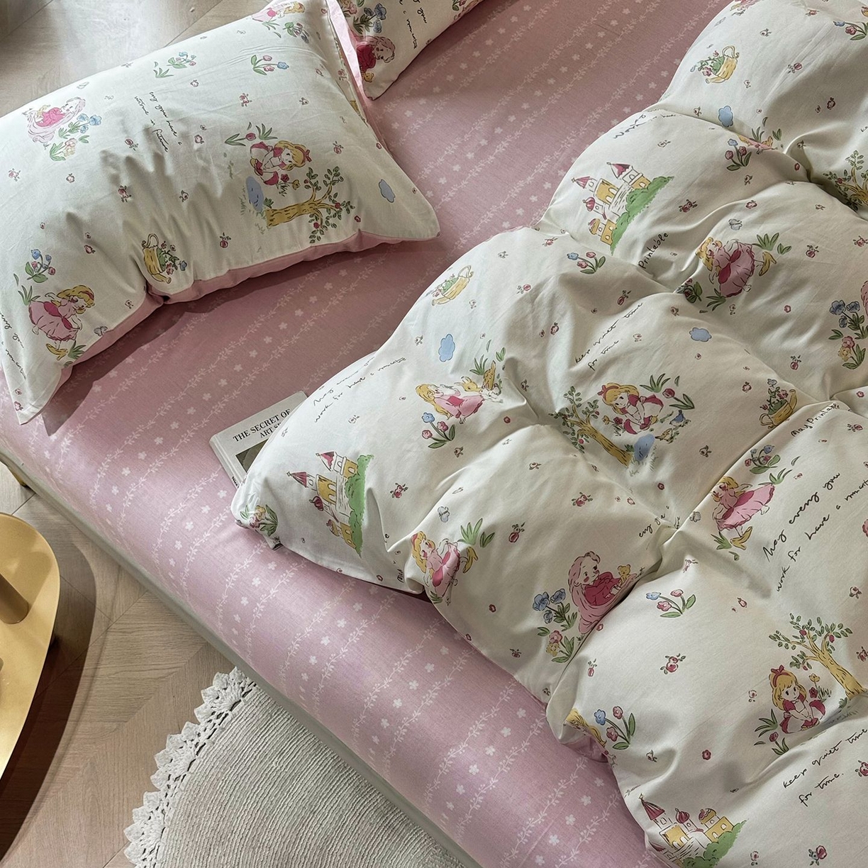 91家纺网 家纺一手货源 找家纺 缦纱 2025新款全棉纯棉小清新喷气13372印花40支纯棉四件套 爱丽丝