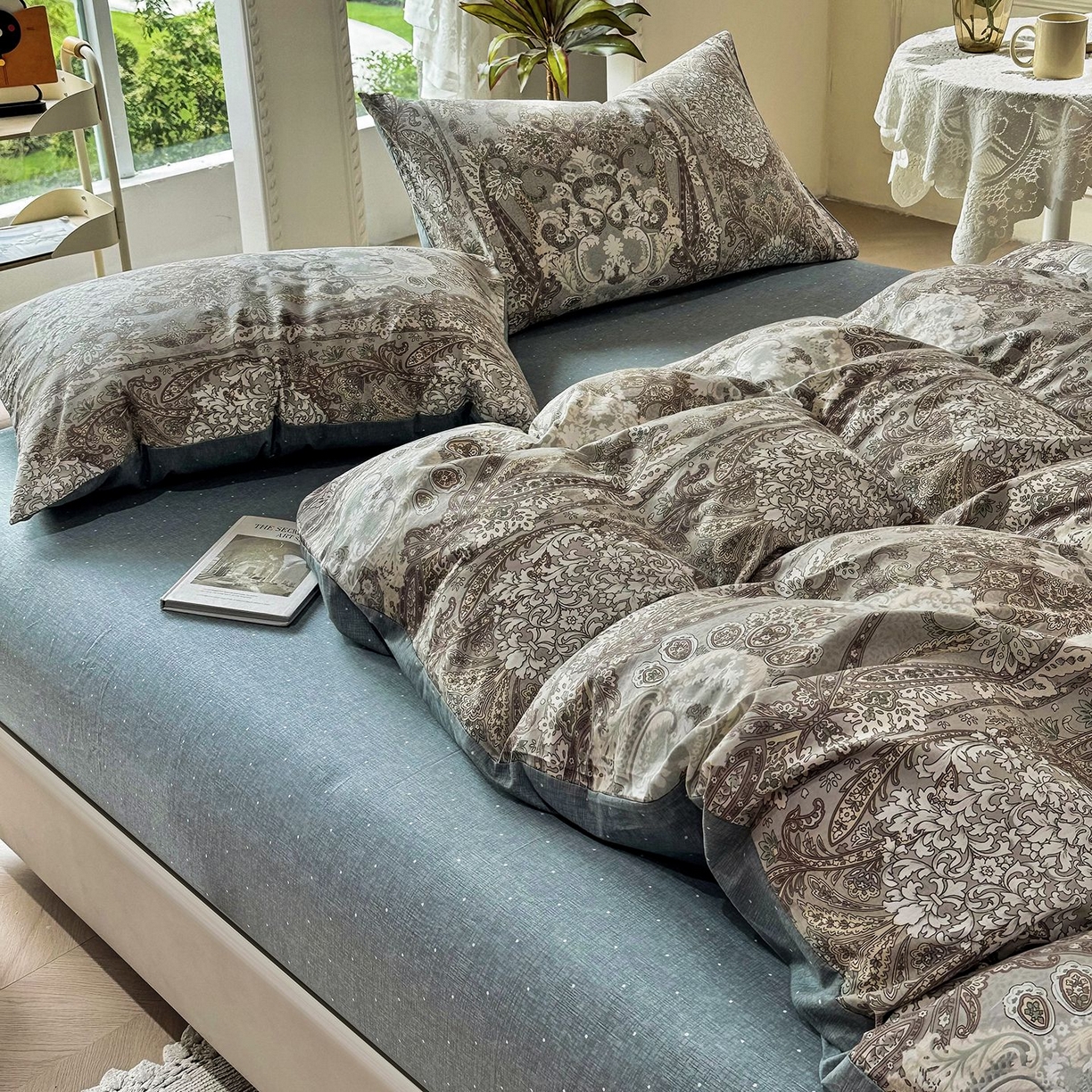 91家纺网 家纺一手货源 找家纺 缦纱 2025新款全棉纯棉小清新喷气13372印花40支纯棉四件套 葛锦-咖