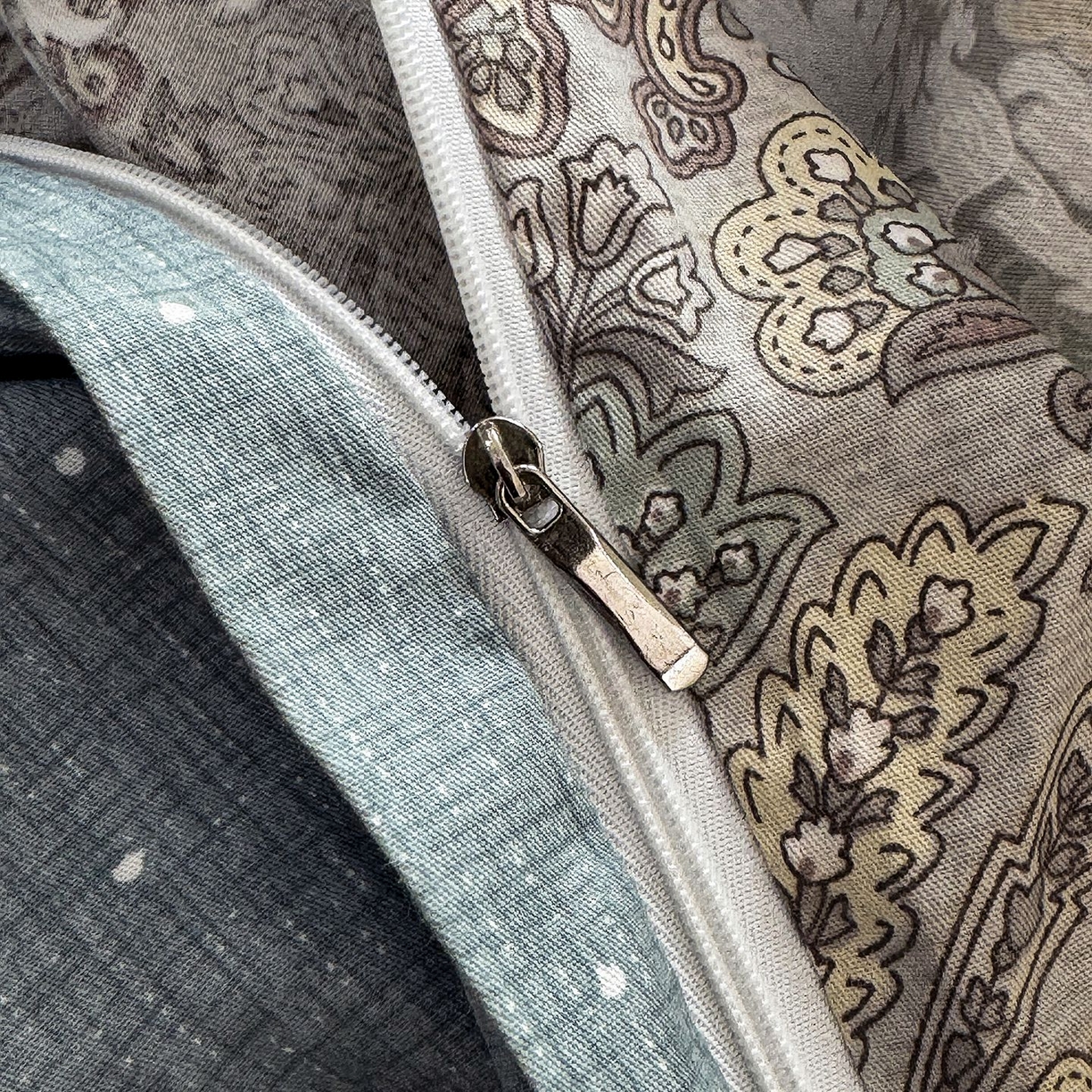 91家纺网 家纺一手货源 找家纺 缦纱 2025新款全棉纯棉小清新喷气13372印花40支纯棉四件套 葛锦-咖