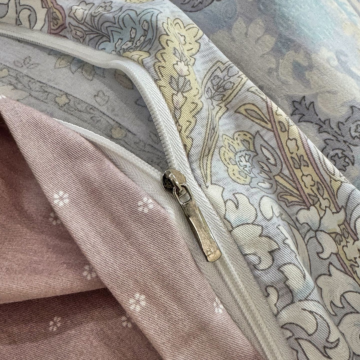 91家纺网 家纺一手货源 找家纺 缦纱 2025新款全棉纯棉小清新喷气13372印花40支纯棉四件套 葛锦-蓝