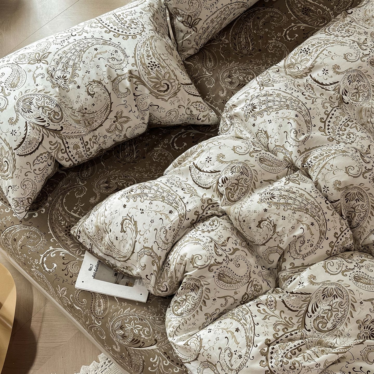 91家纺网 家纺一手货源 找家纺 缦纱 2025新款全棉纯棉小清新喷气13372印花40支纯棉四件套 荷韵-咖