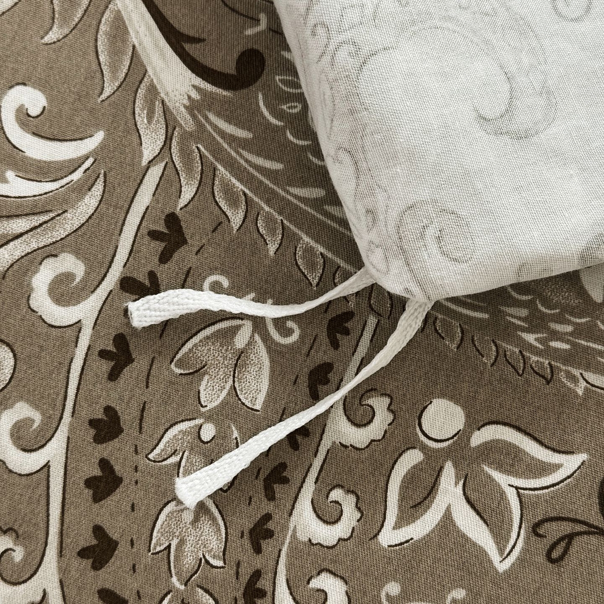 91家纺网 家纺一手货源 找家纺 缦纱 2025新款全棉纯棉小清新喷气13372印花40支纯棉四件套 荷韵-咖