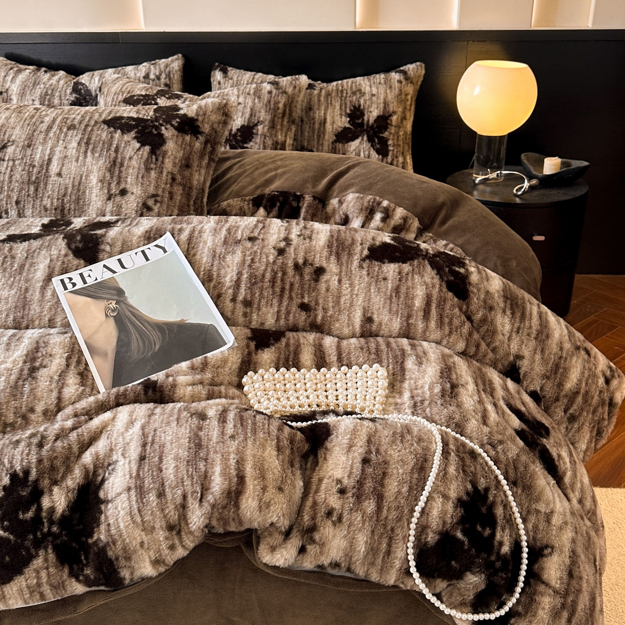 91家纺网 家纺一手货源 找家纺 金阳光家纺 2025新款A类高克重兔毛绒保暖印花牛奶绒四件套 美拉德系列 美拉德-蝶舞卡其