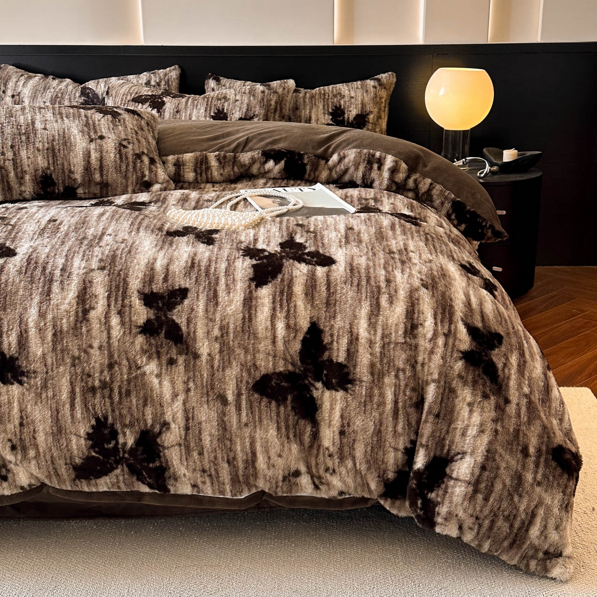 91家纺网 家纺一手货源 找家纺 金阳光家纺 2025新款A类高克重兔毛绒保暖印花牛奶绒四件套 美拉德系列 美拉德-蝶舞卡其