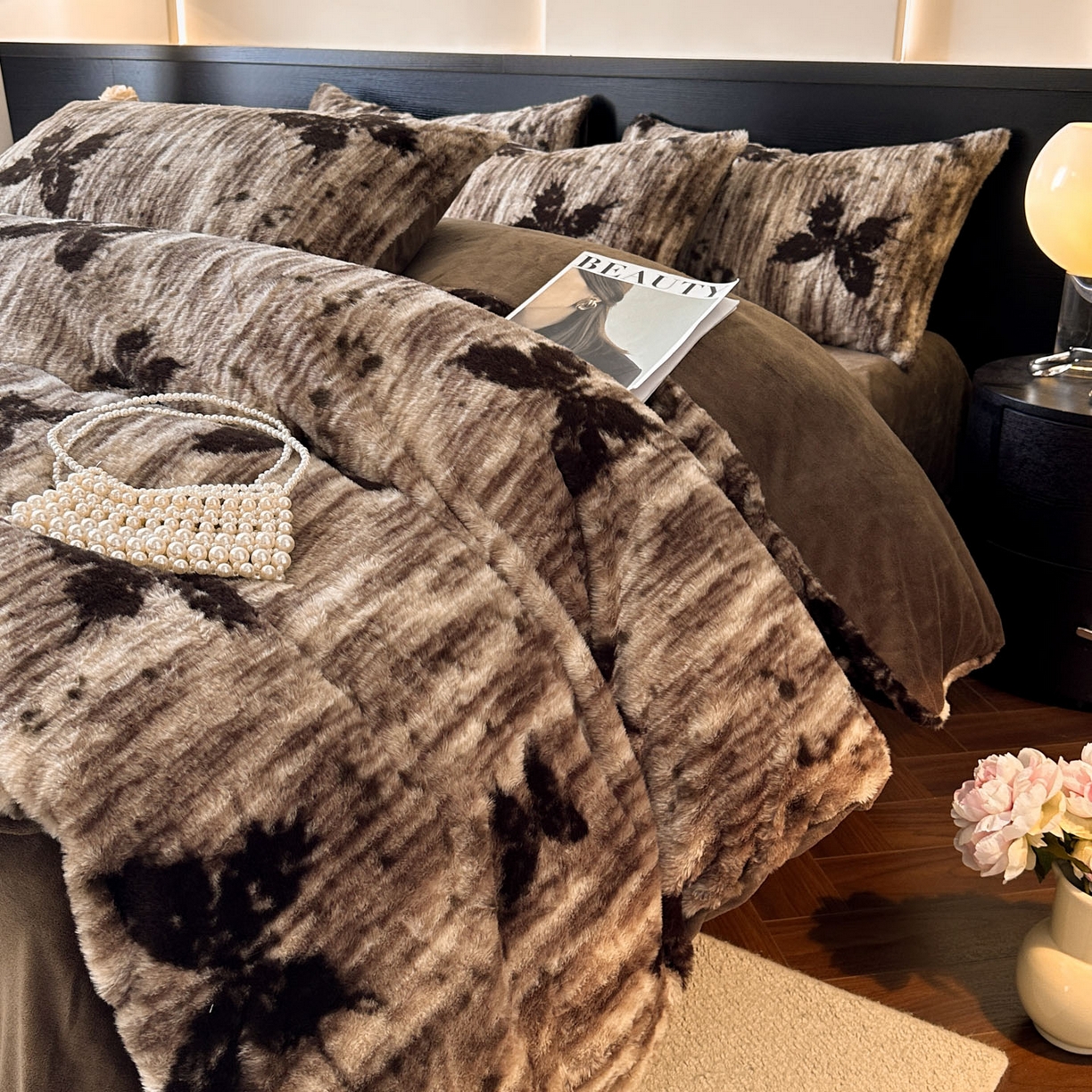 91家纺网 家纺一手货源 找家纺 金阳光家纺 2025新款A类高克重兔毛绒保暖印花牛奶绒四件套 美拉德系列 美拉德-蝶舞卡其