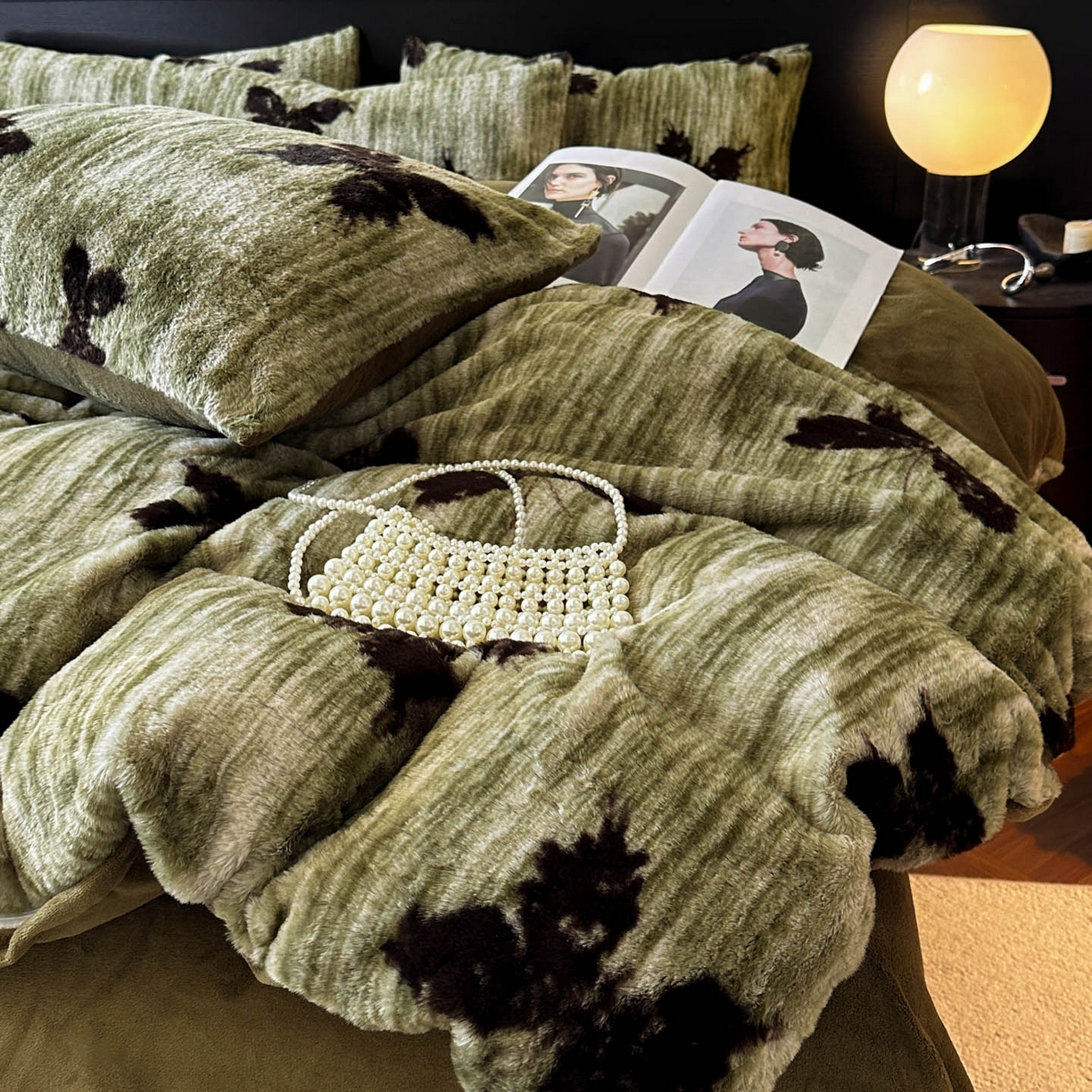 91家纺网 家纺一手货源 找家纺 金阳光家纺 2025新款A类高克重兔毛绒保暖印花牛奶绒四件套 美拉德系列 美拉德-蝶舞绿